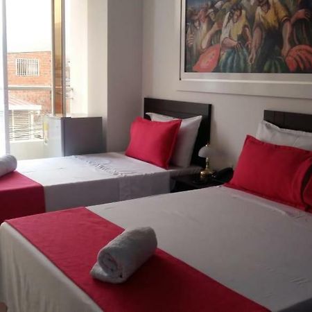 Hotel Giron Plaza מראה חיצוני תמונה