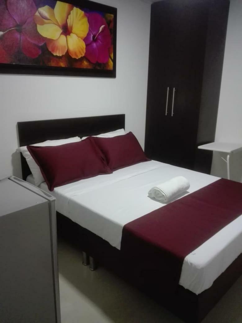 Hotel Giron Plaza מראה חיצוני תמונה