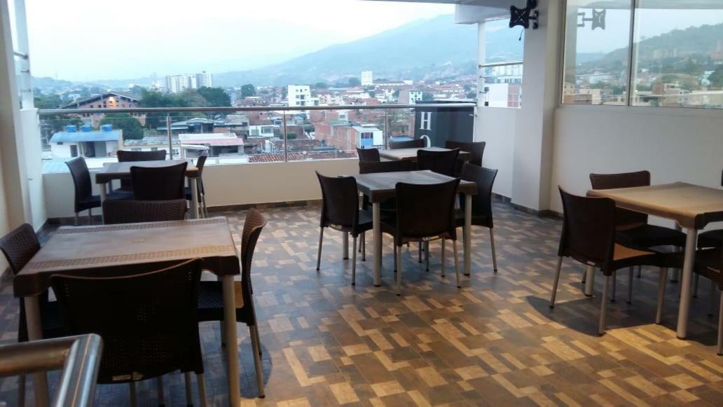 Hotel Giron Plaza מראה חיצוני תמונה